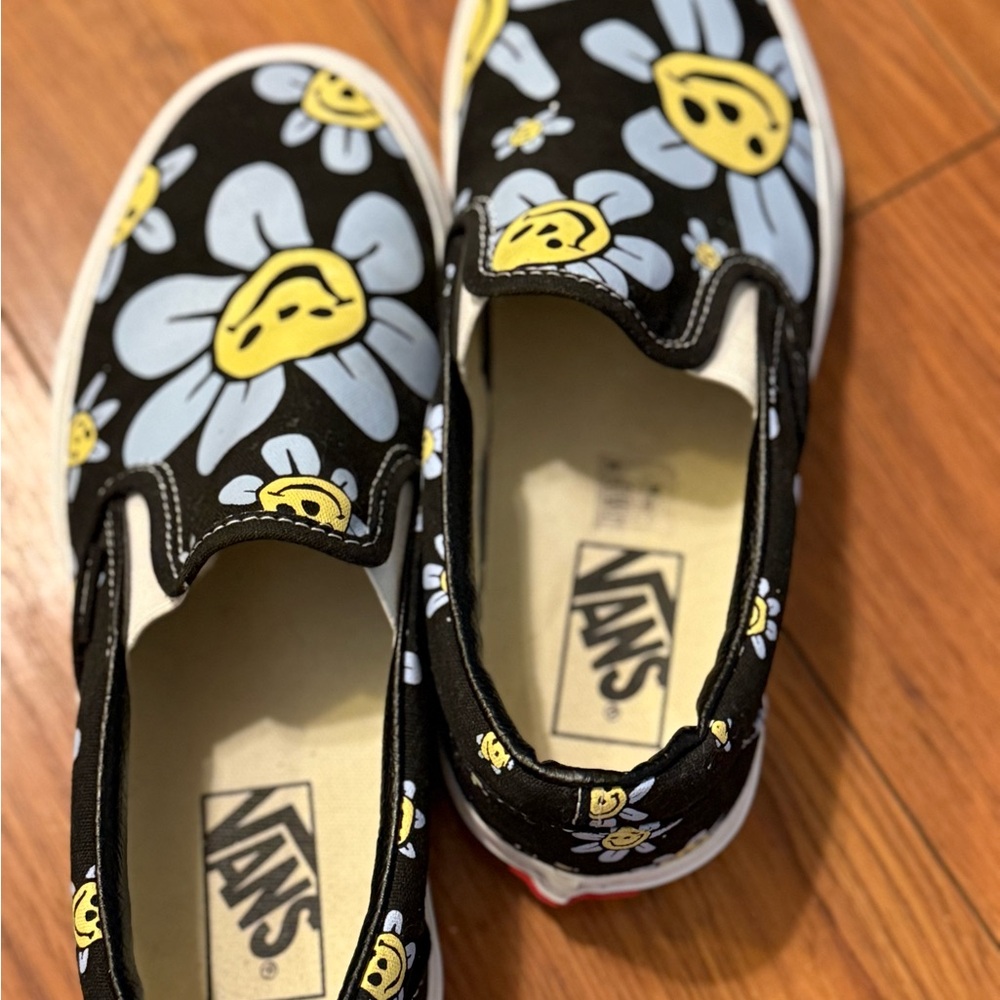 Vans  woman’s Slip-On Sneakers - Navy blue w/ Blue and Yellow Smiley Flowers 8.5